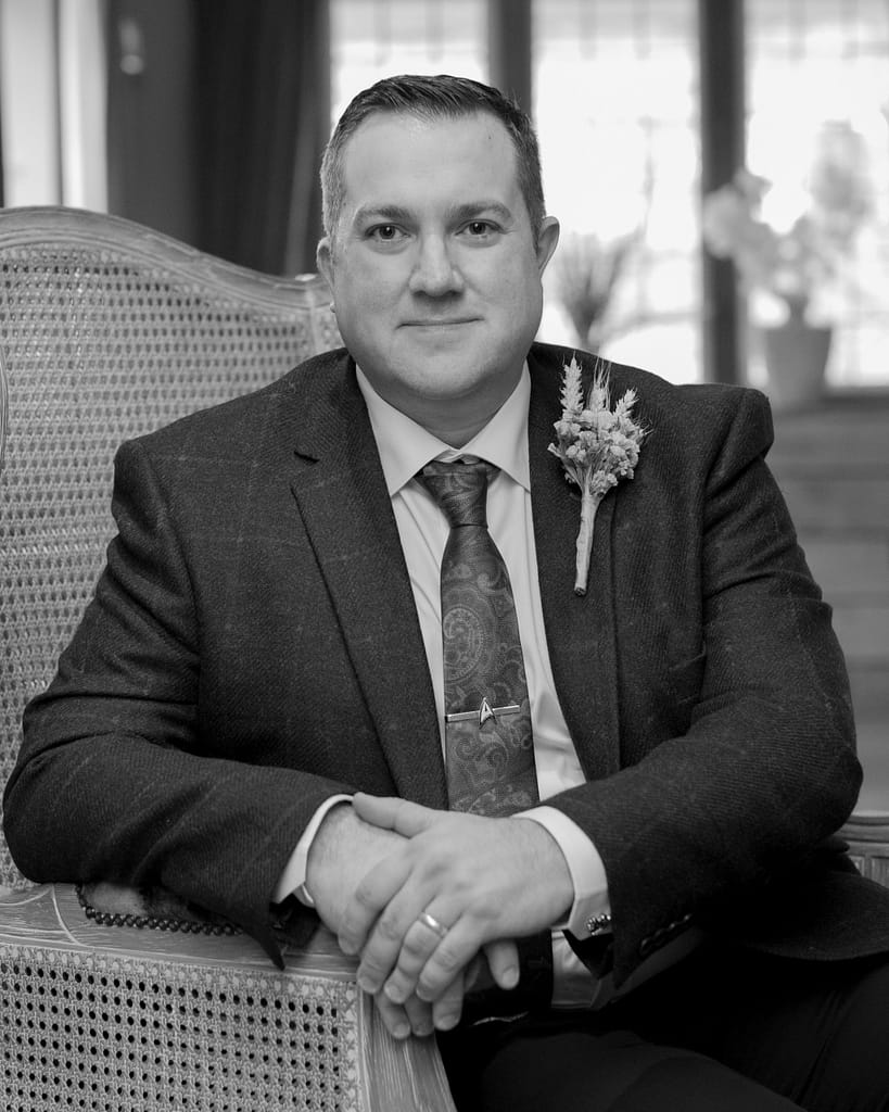 Cotswolds Micro Wedding Photographer Nikki Kirk QGWP
