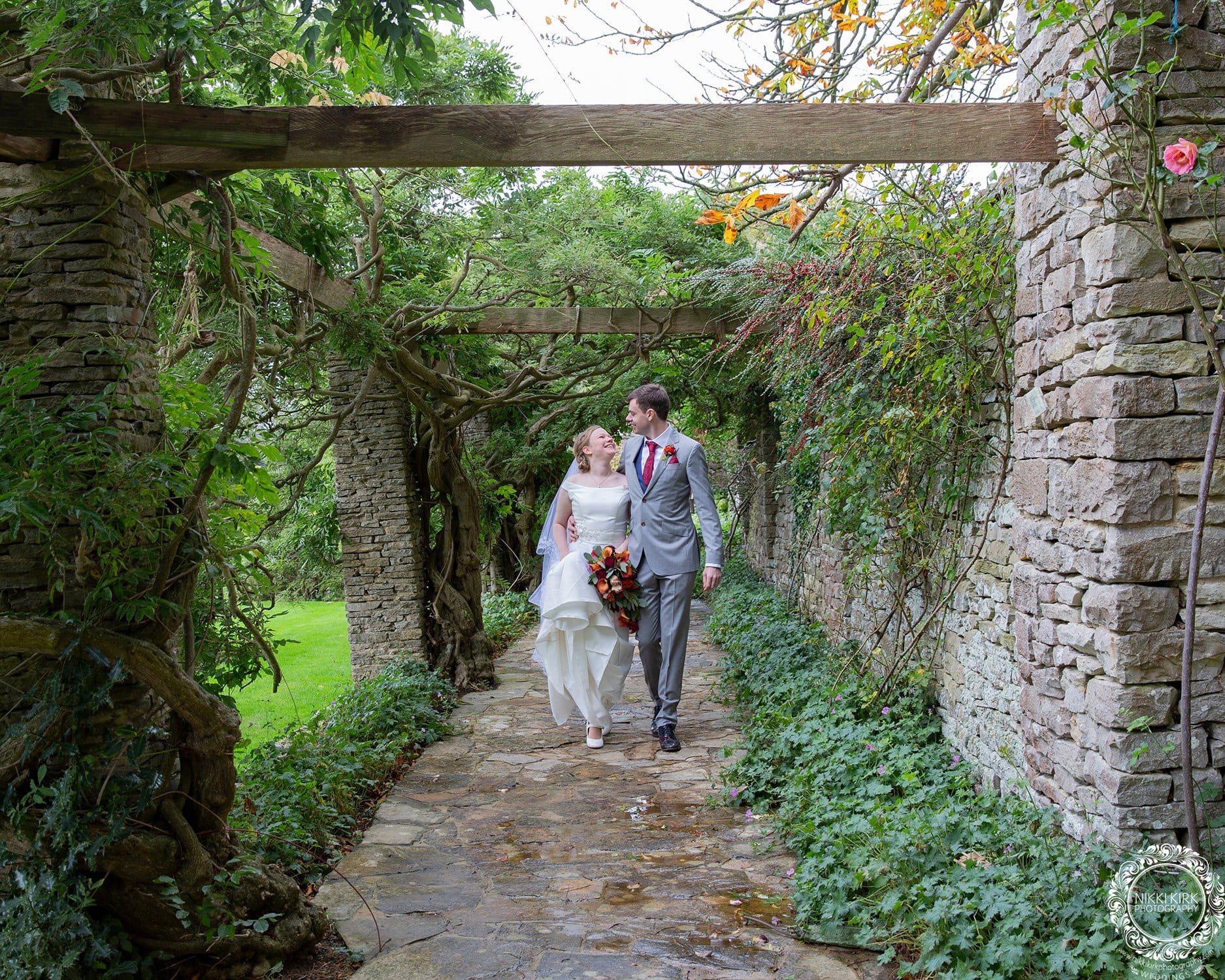 Gloucestershire wedding photographer Nikki Kirlk